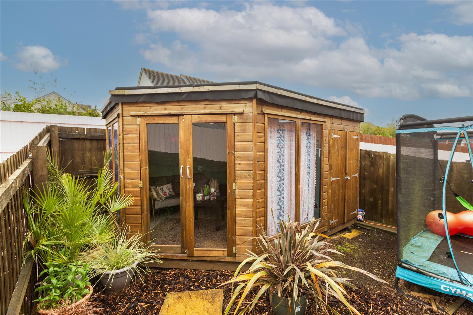Heol Waungron, Carway, Kidwelly, SA17 4HY